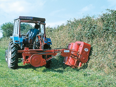 Taille-haie à fléau Dynacut